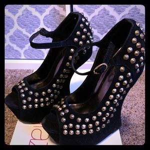 “Heel-less” wedges